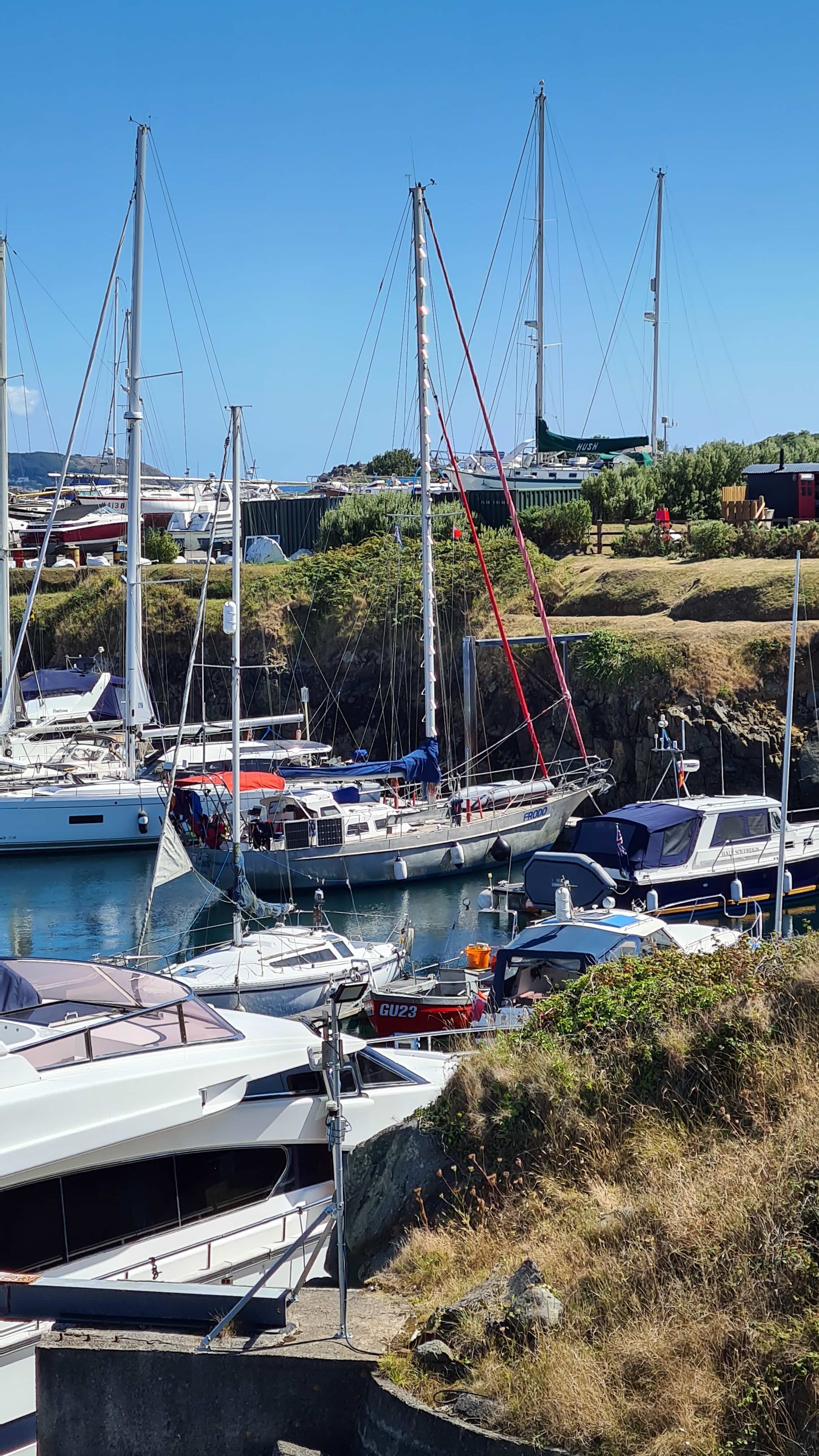 Abendstimmung mit rötlich leuchtenden Granitfelsen