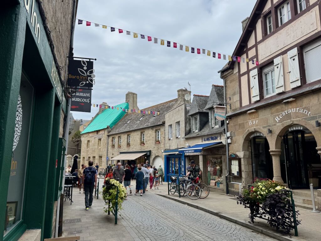 Einkaufsstraße in Roscoff