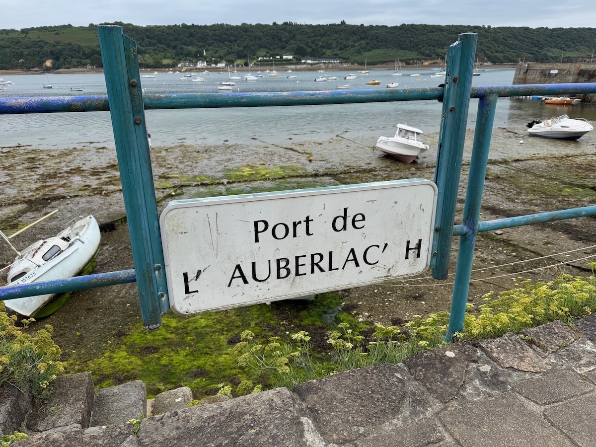 Schild am Port de Auberlac'h