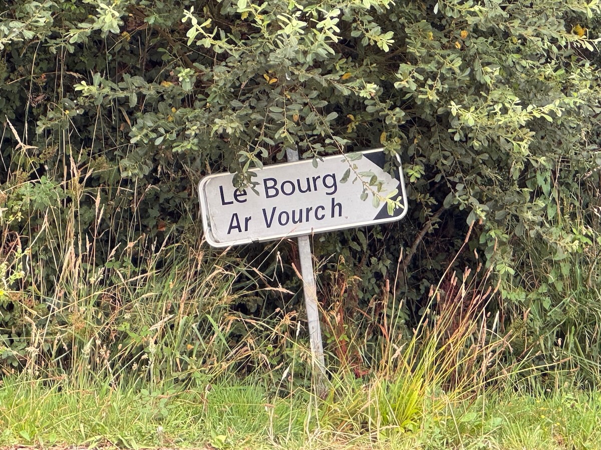 Zweisprachiges Straßenschild