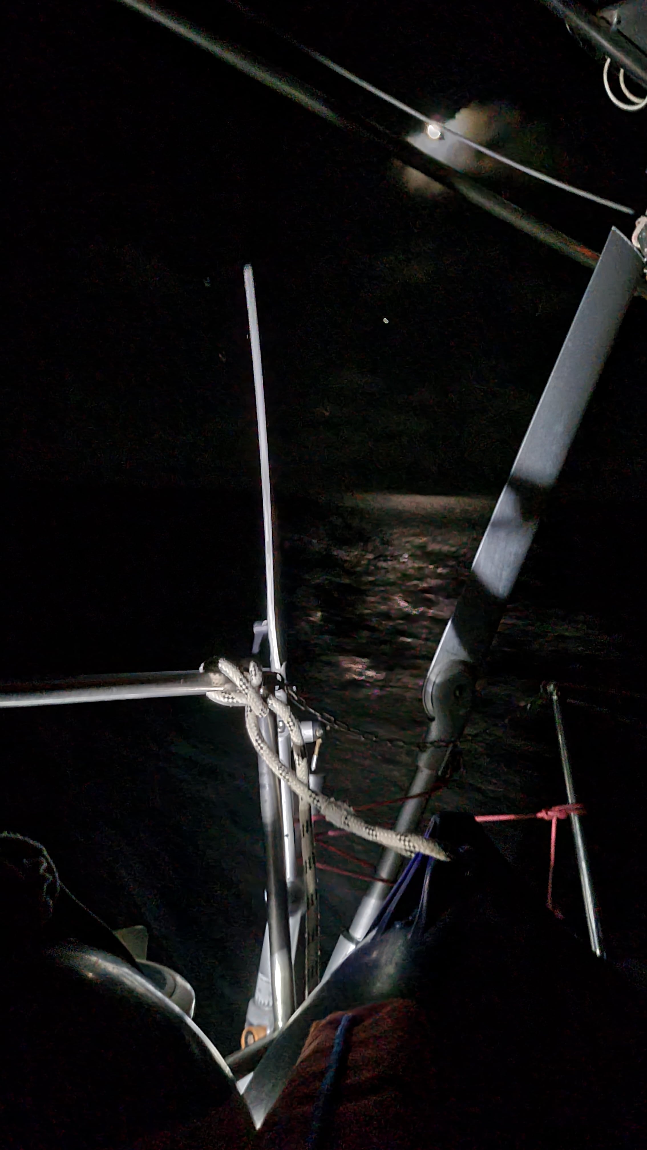 Nacht - endlich bringt die Mondsichel etwas mehr Sicht