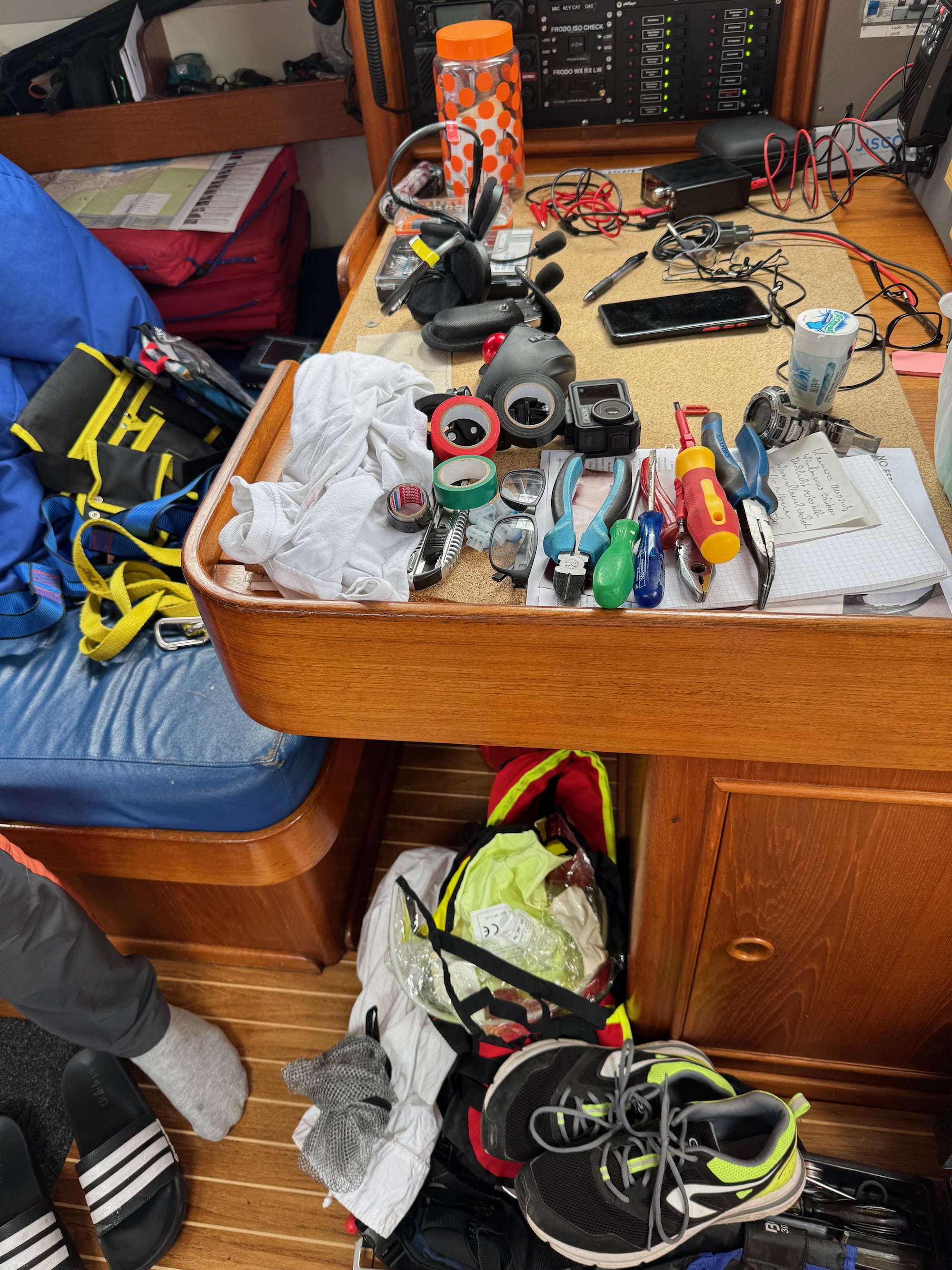 Bootschaos bei der Arbeit