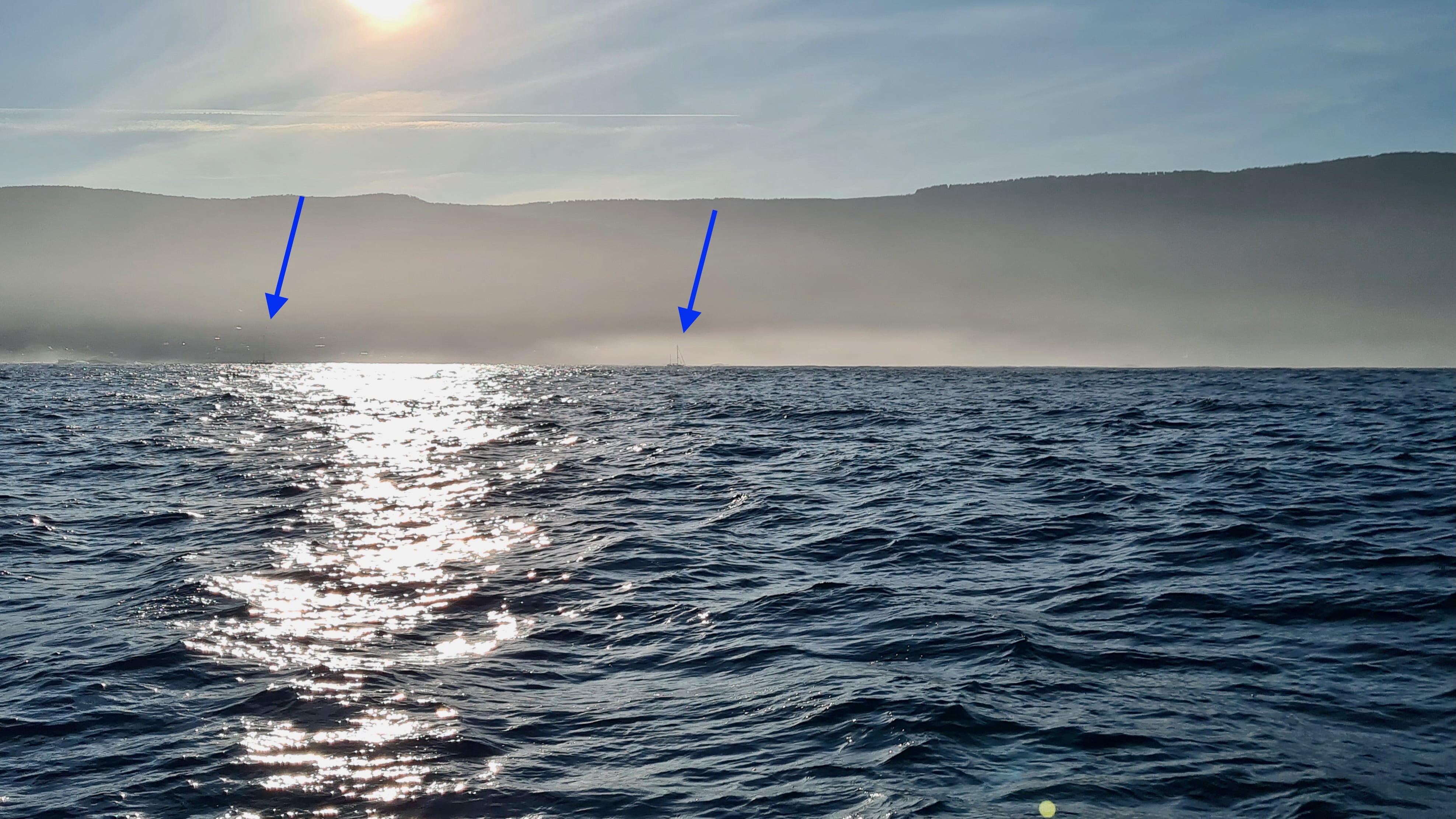 Deutsche Mitsegler dicht unter Land