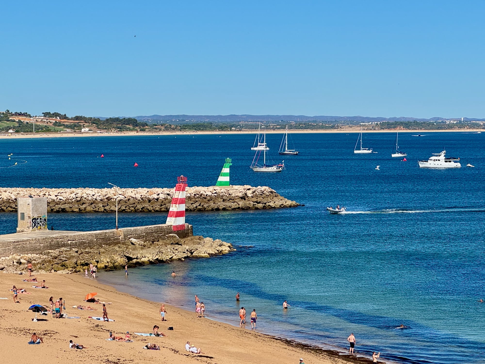 Einfahrt zum Strand mit Frodo