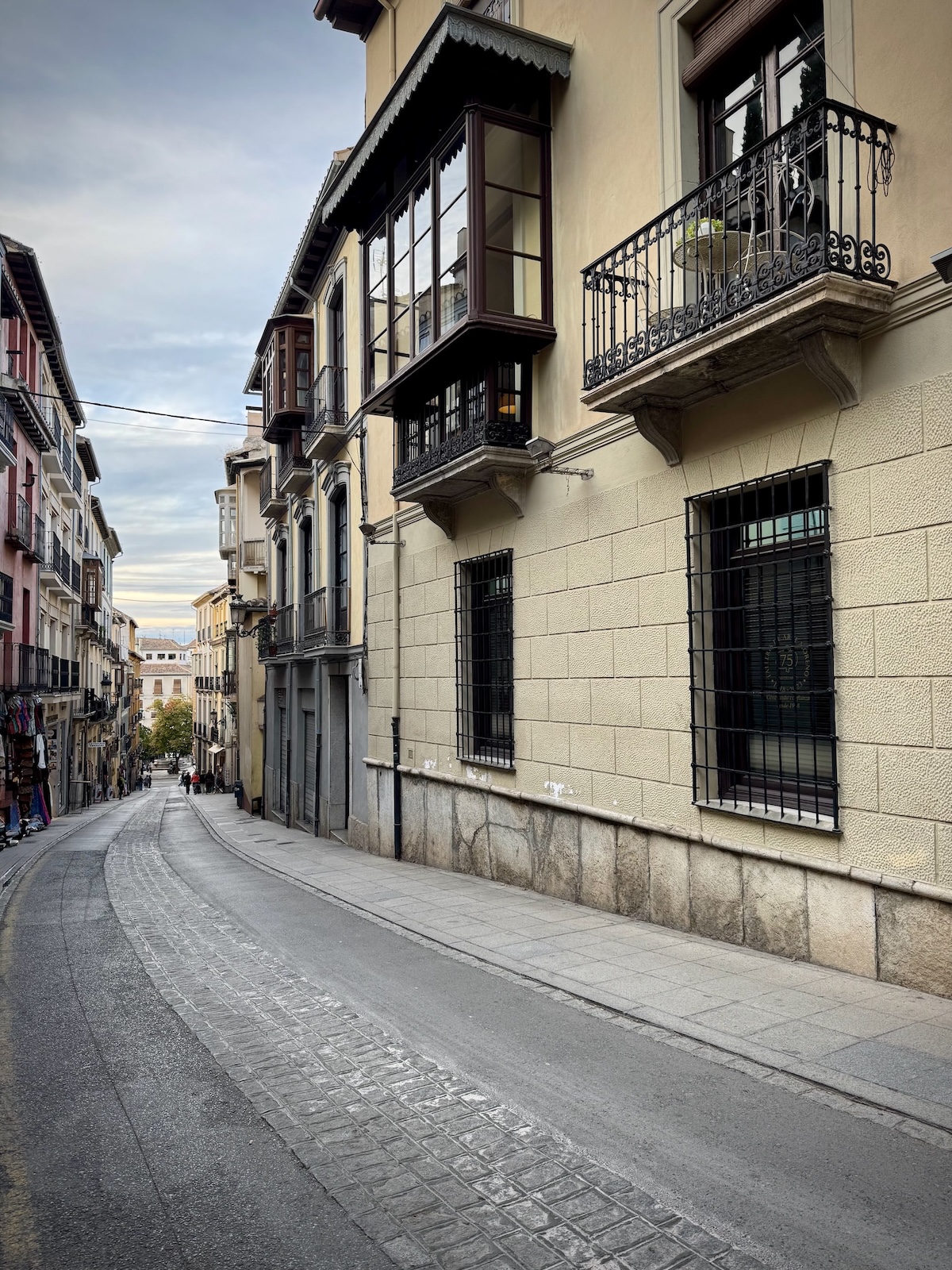 Abends hinunter in die Stadt