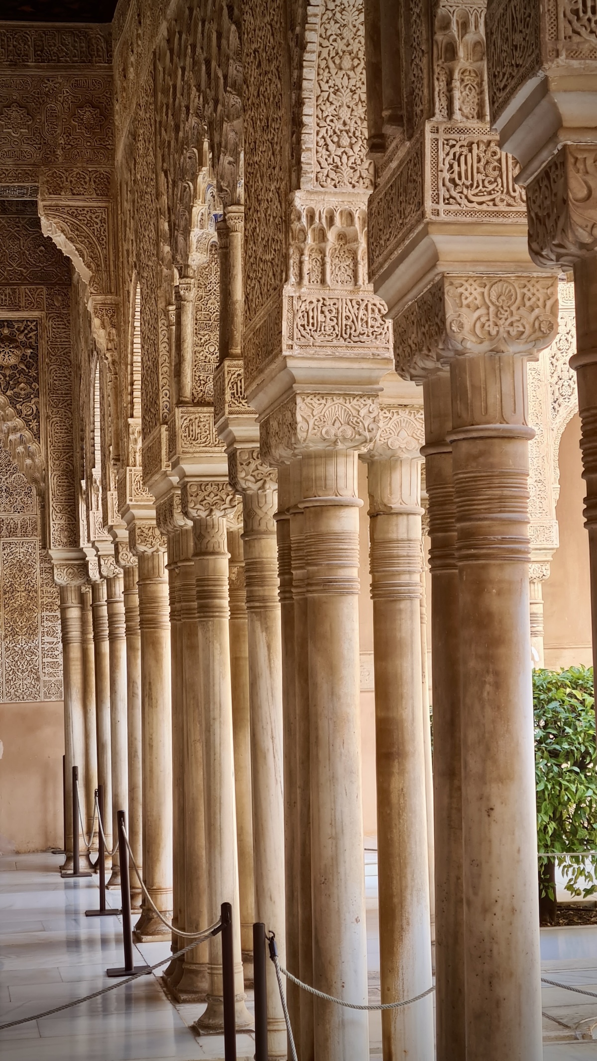 Alhambra - Säulengang im Löwenpalast