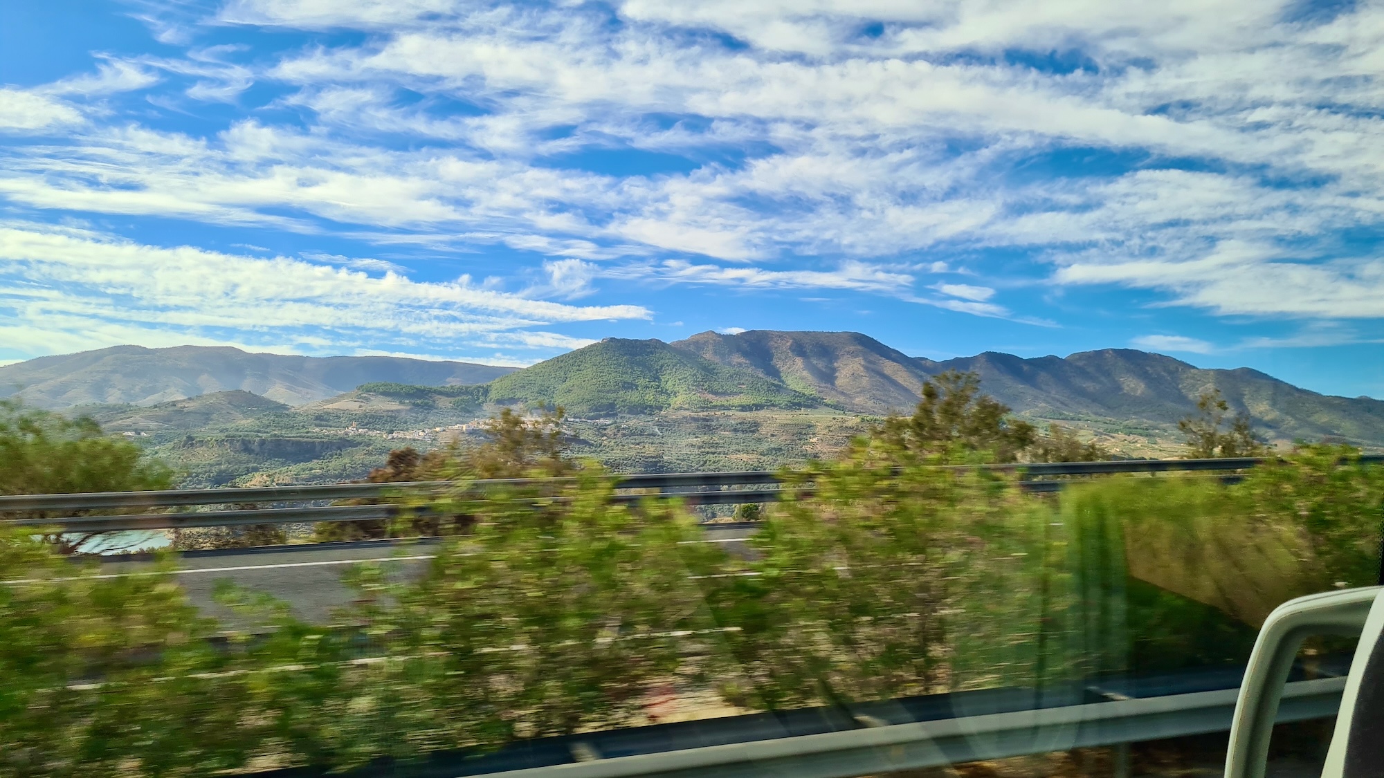 Busfahrt nach Granada - Hinauf in die Berge