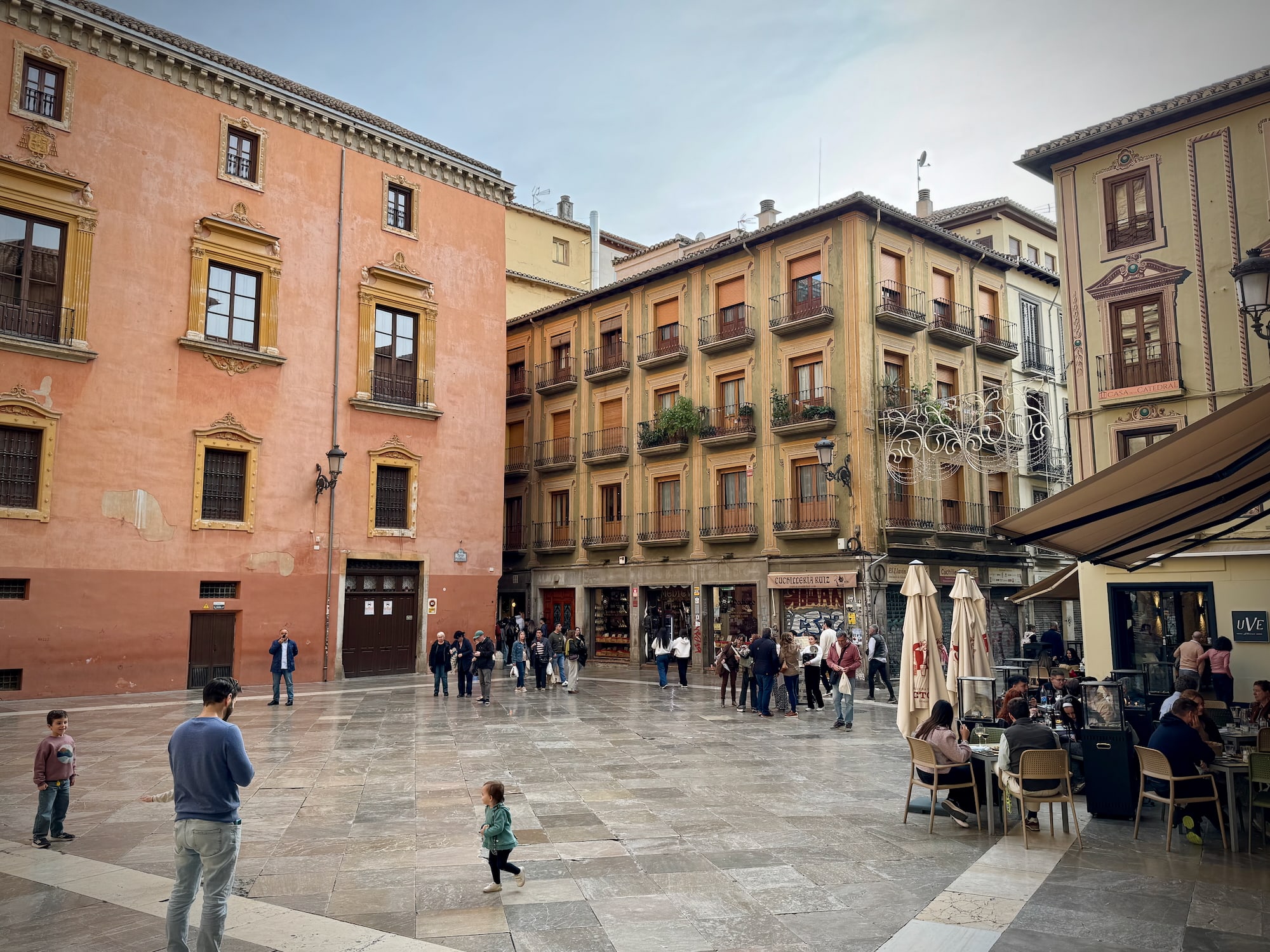 Granada - auf dem Platz vor der Kathedrale