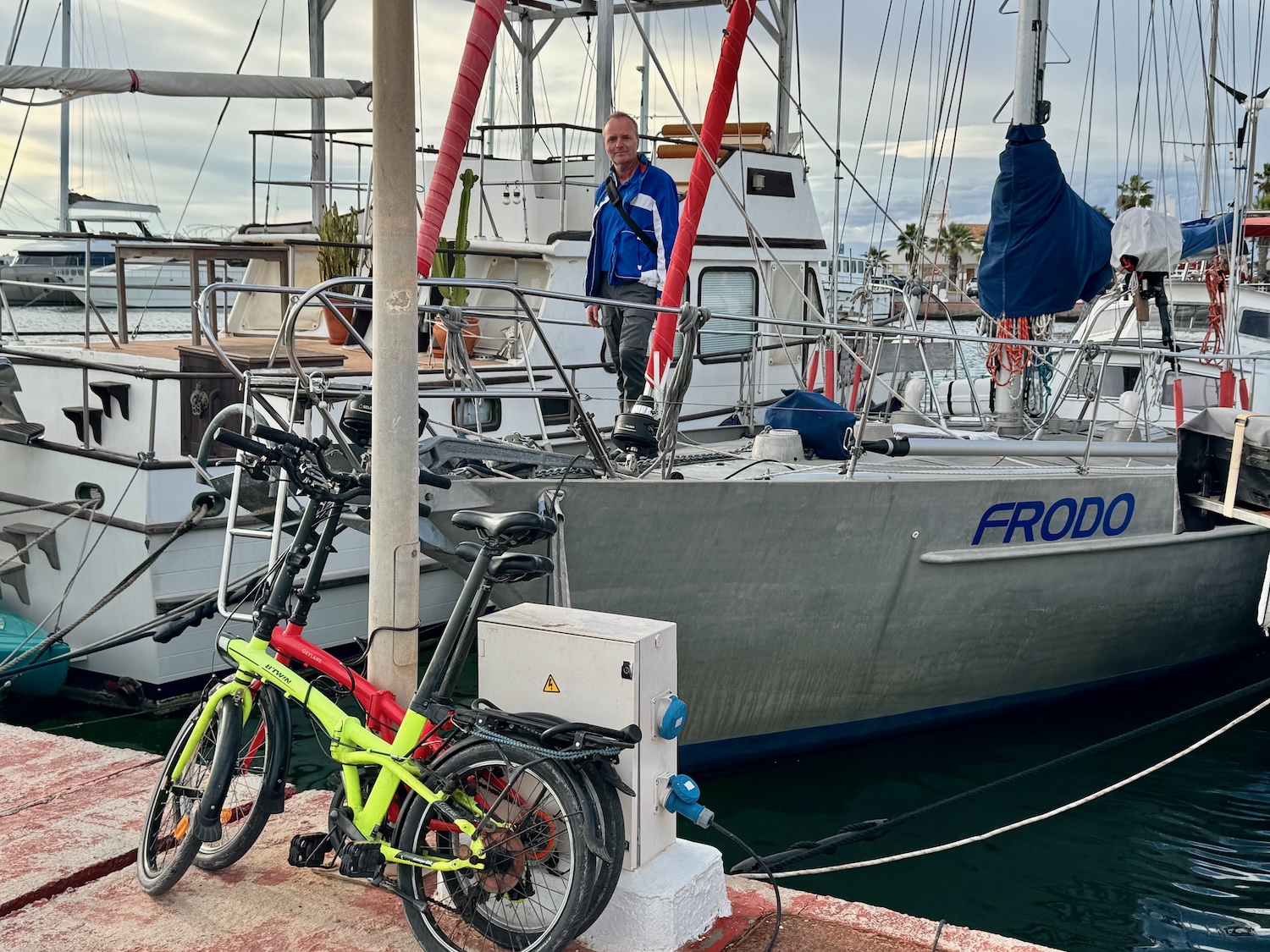 Thomas auf Frodo am Liegeplatz 92