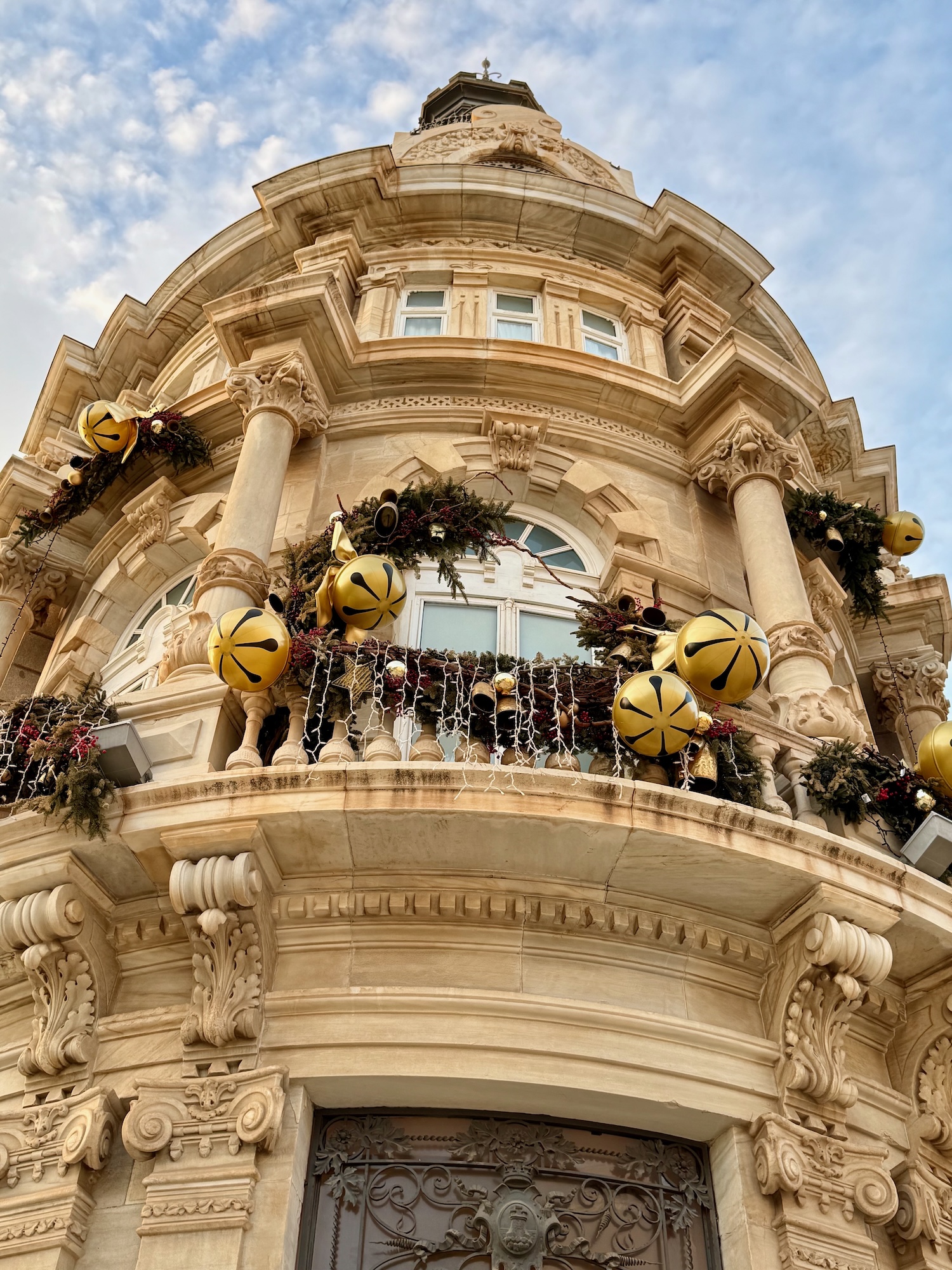 Weihnachtsschmuck am Rathausturm