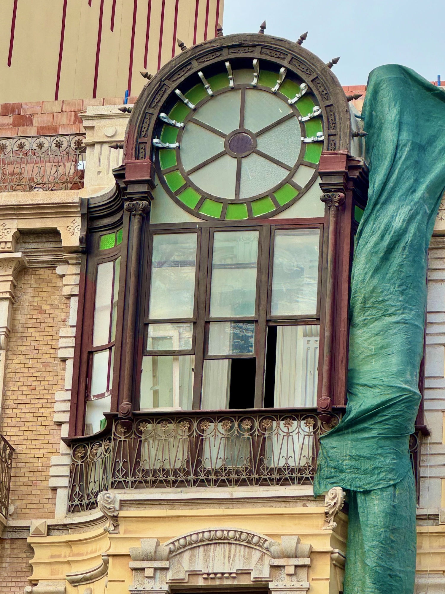 Baufällige Jugendstilfassade