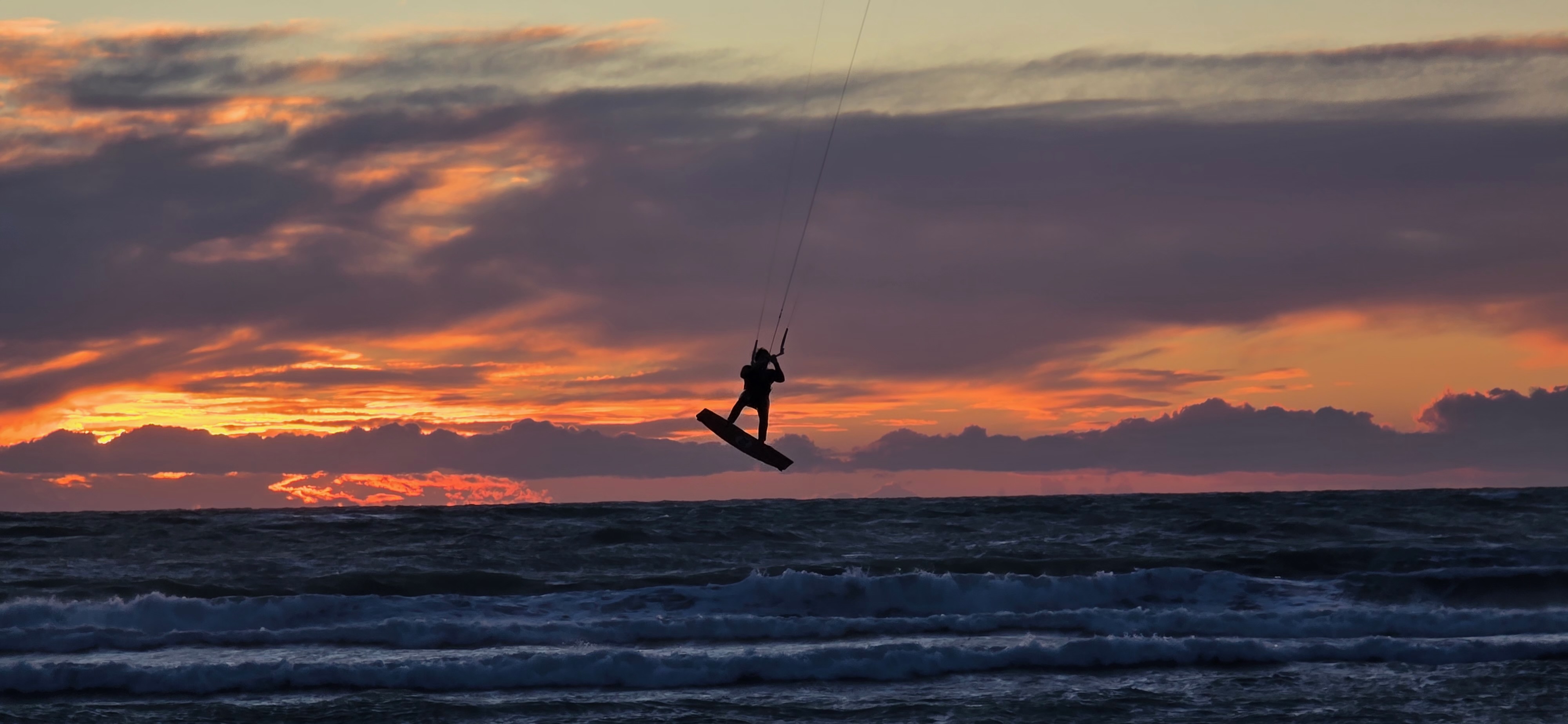 Surfer am Nachthimmel