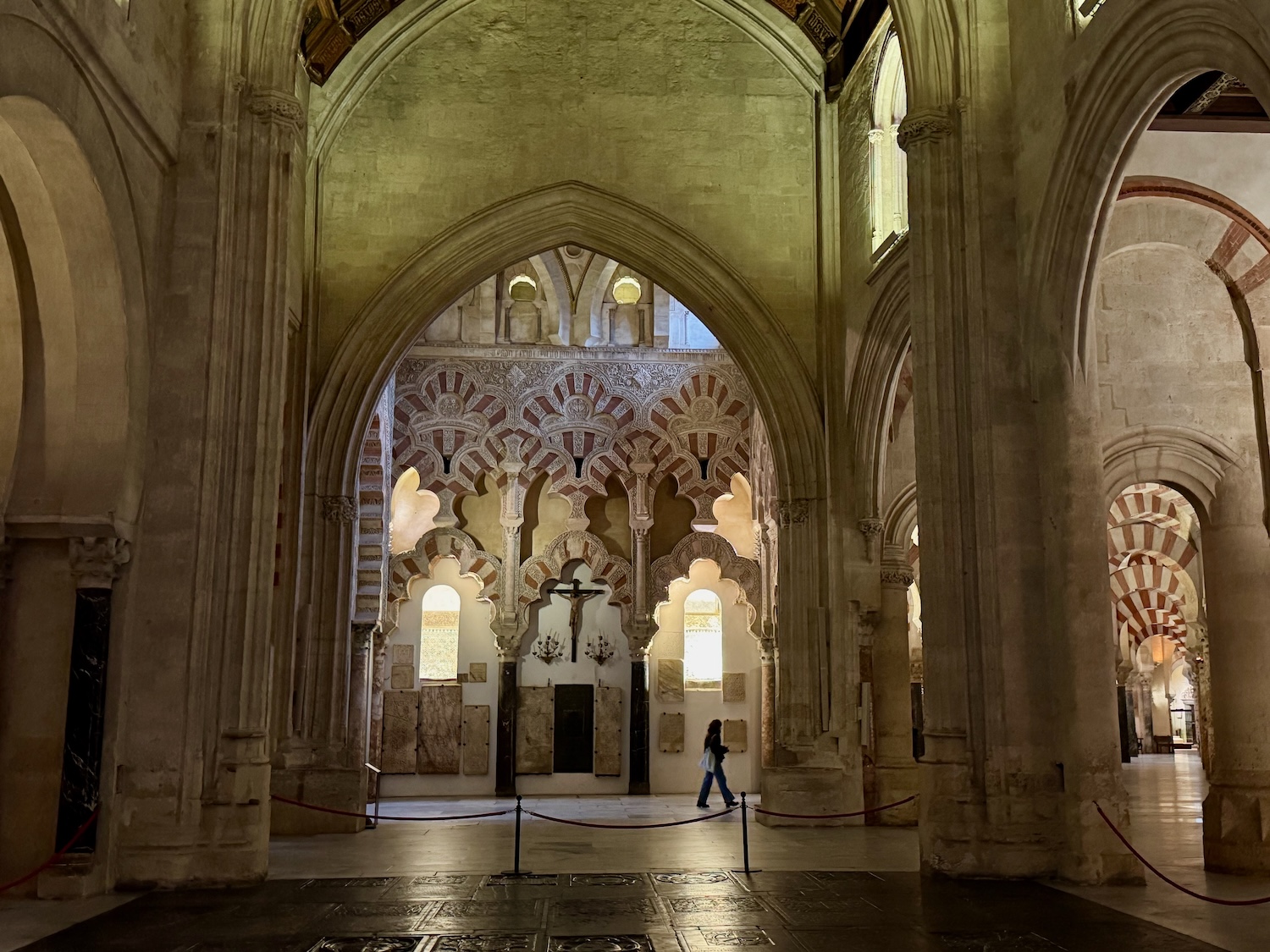 In der Moschee-Kathedrale 3