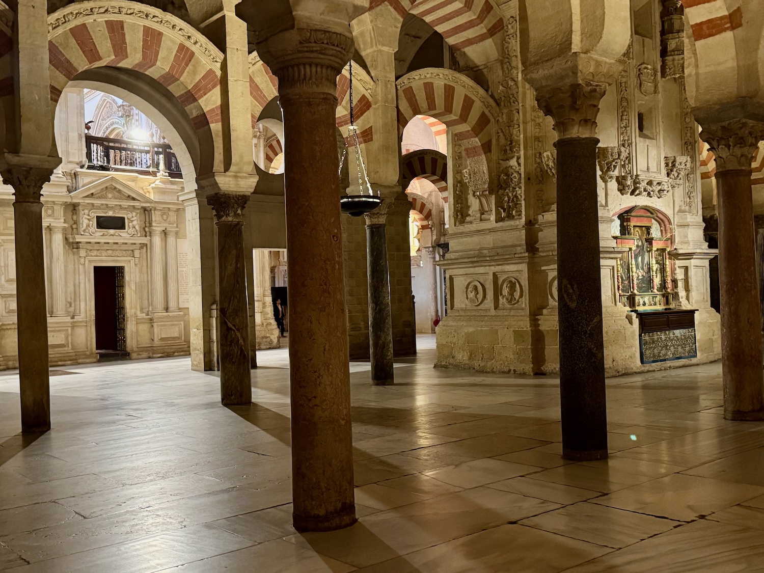 In der Moschee-Kathedrale 4