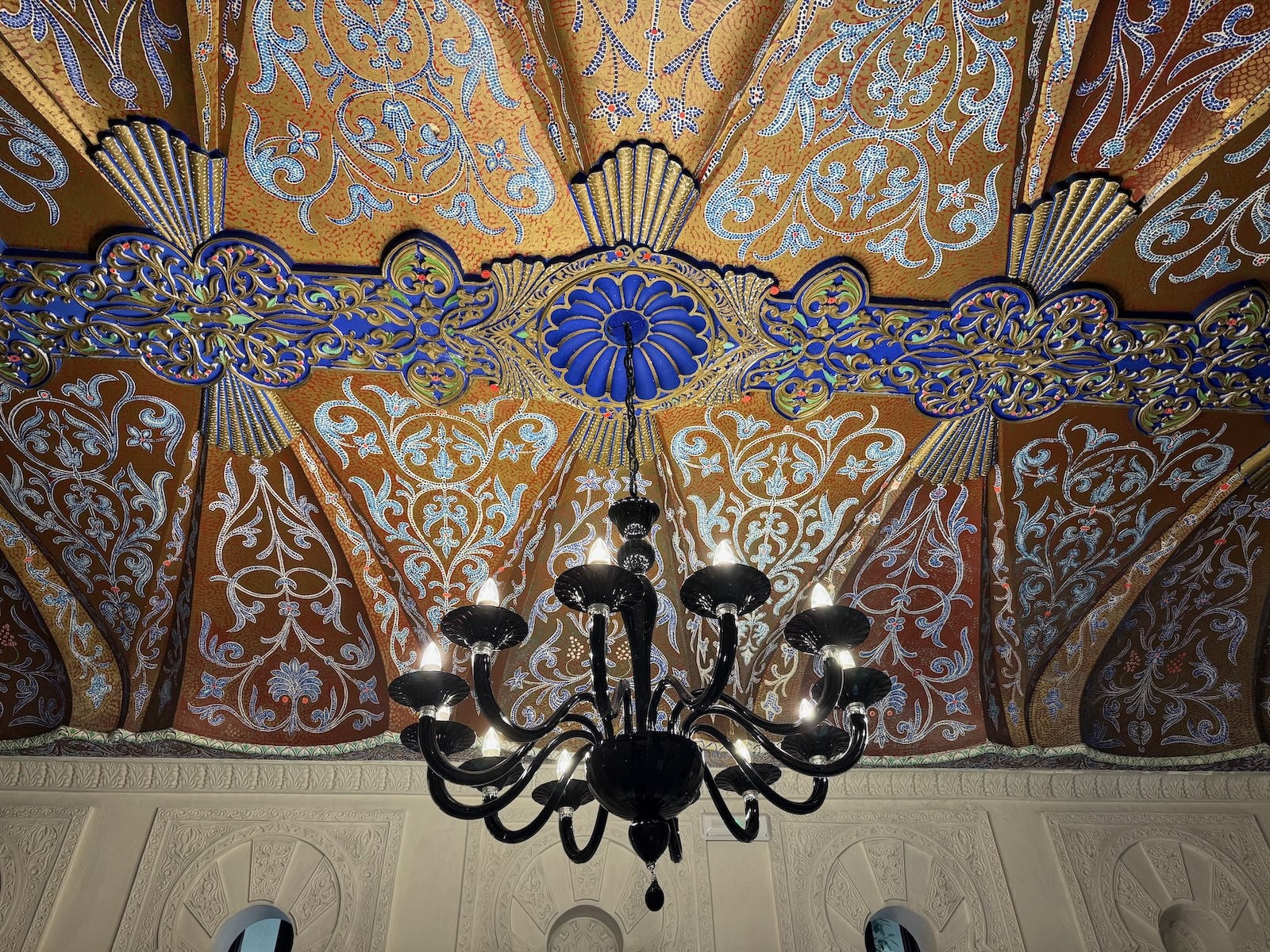 Kunstvolle Deckenornamentik