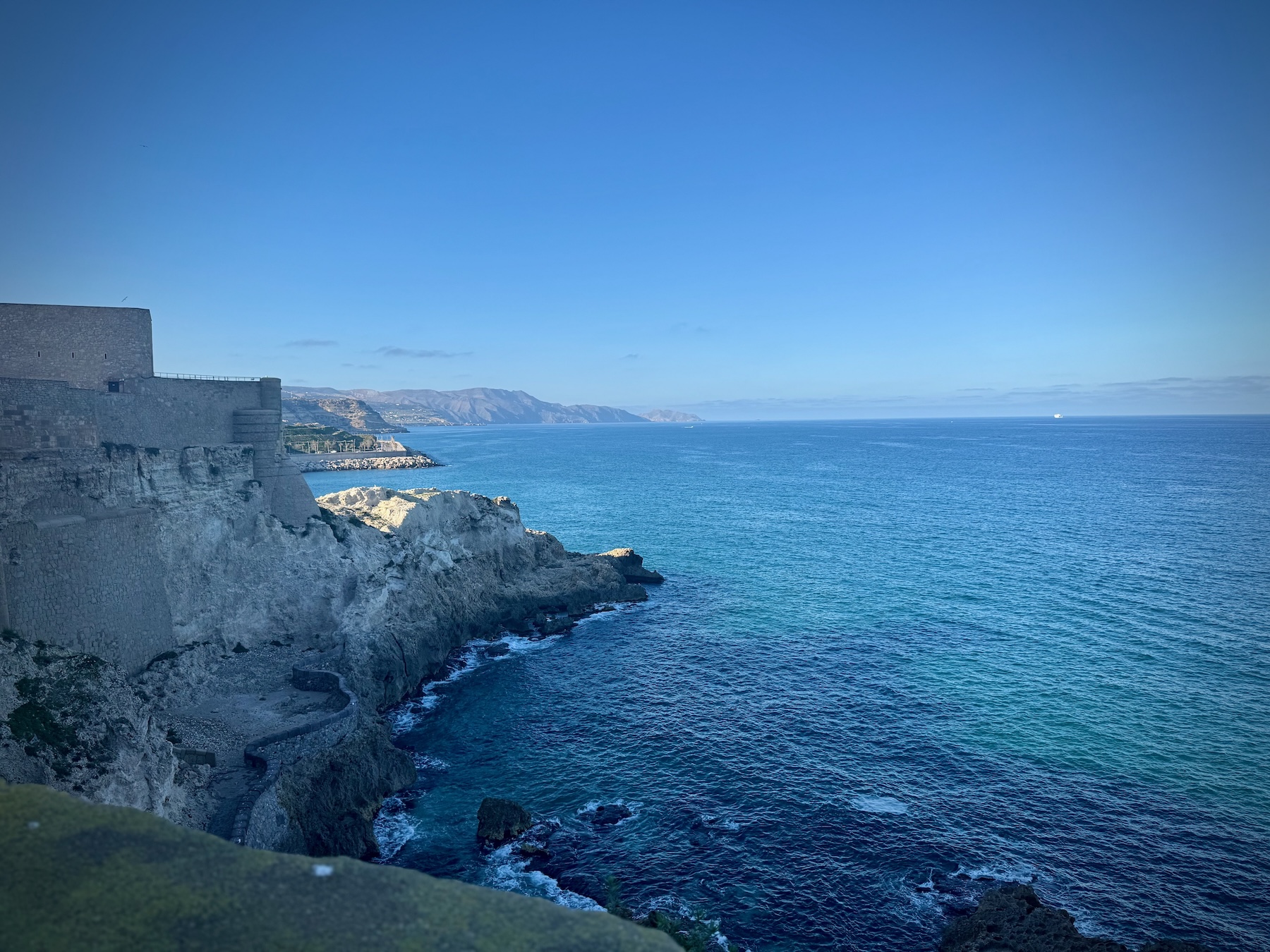 Auf der Festung – Blick Richtung Marokko