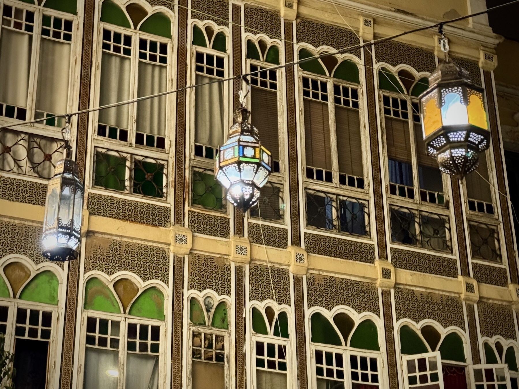 Ramadan-Beleuchtung – Laternen vor Jugendstil