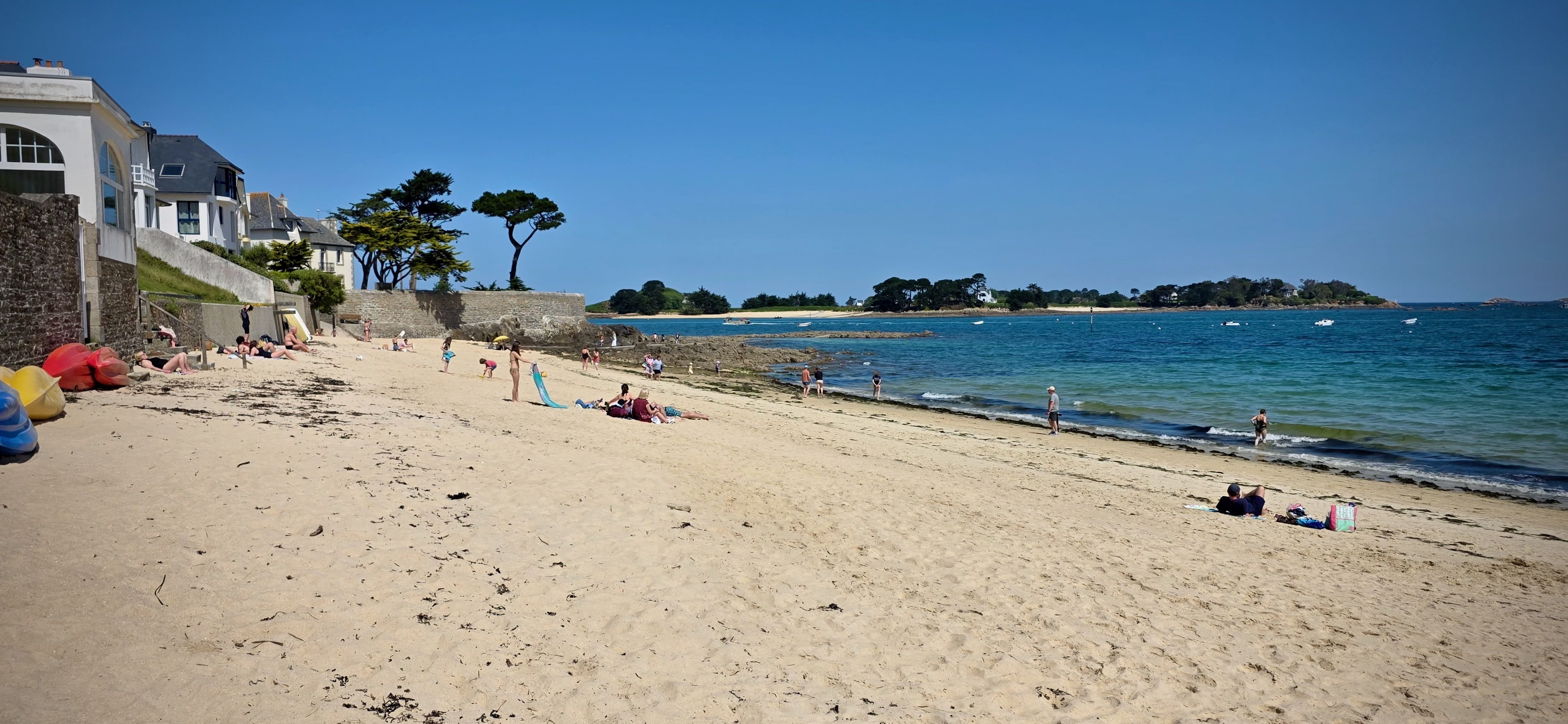 Am weißen Strand