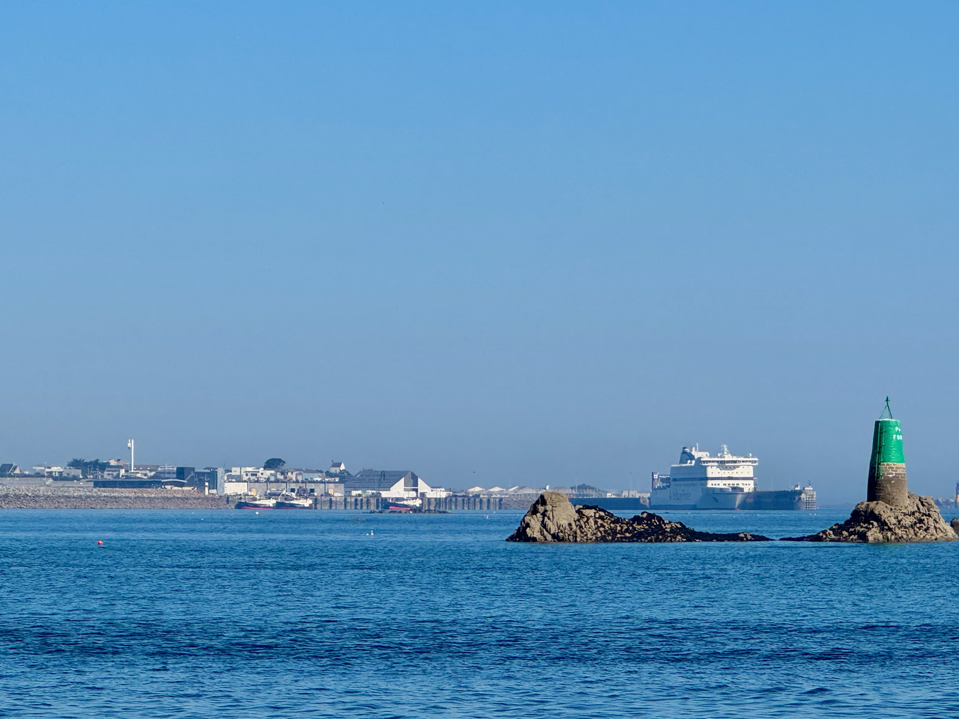 Abschied von Brest Fährhafen
