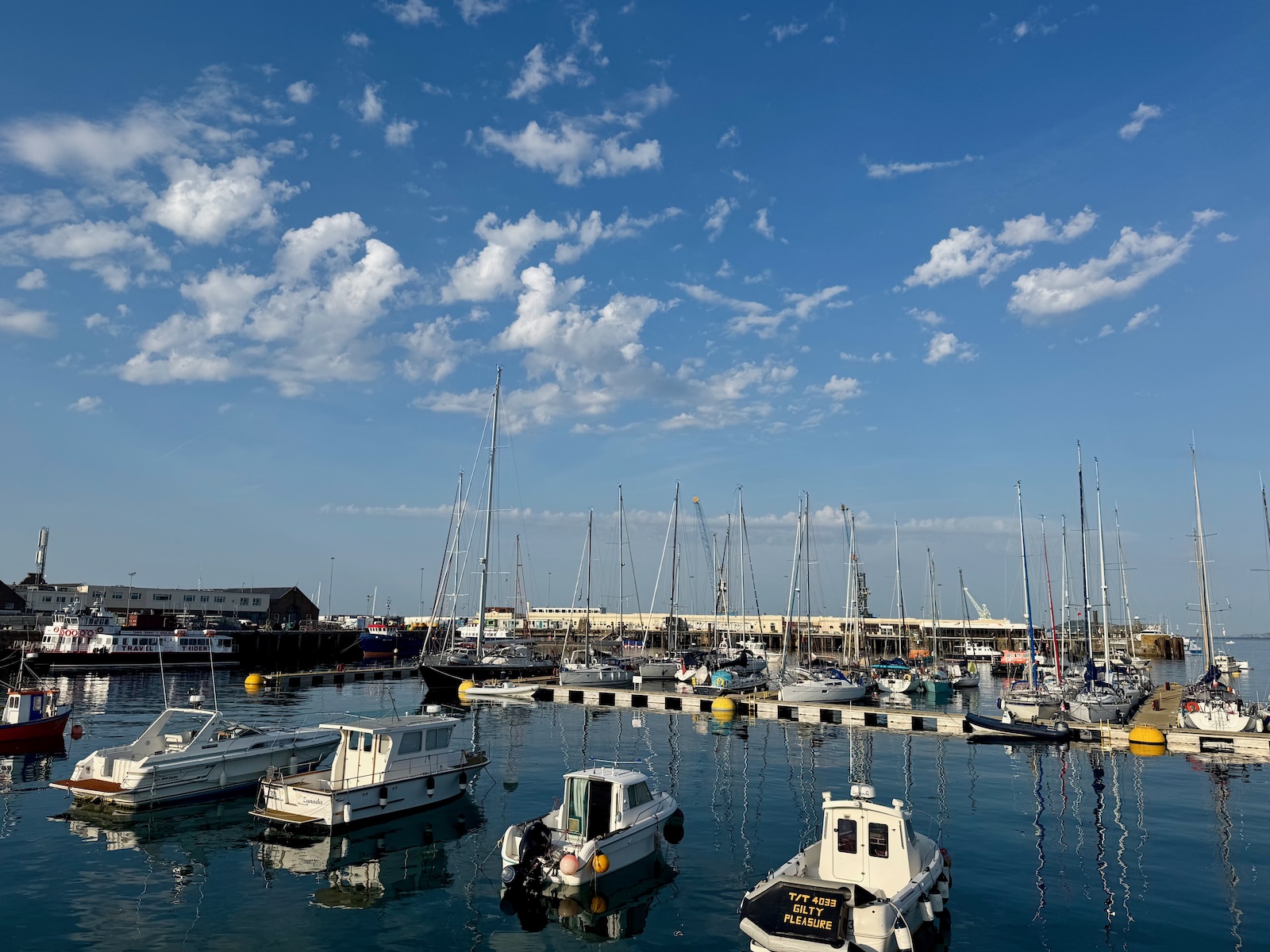 Abends in der Victoria Marina Guernsey