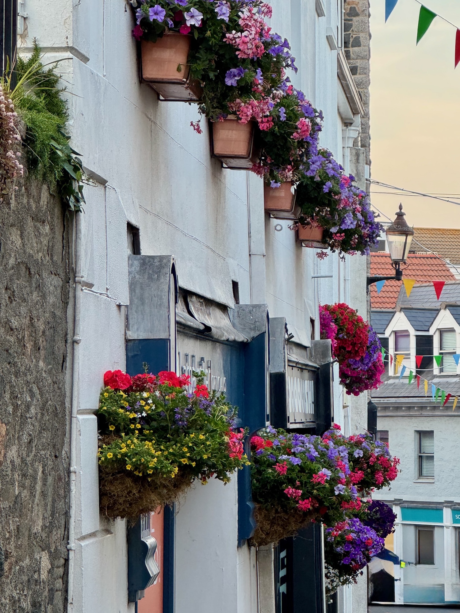 In St. Peter Port am Abend