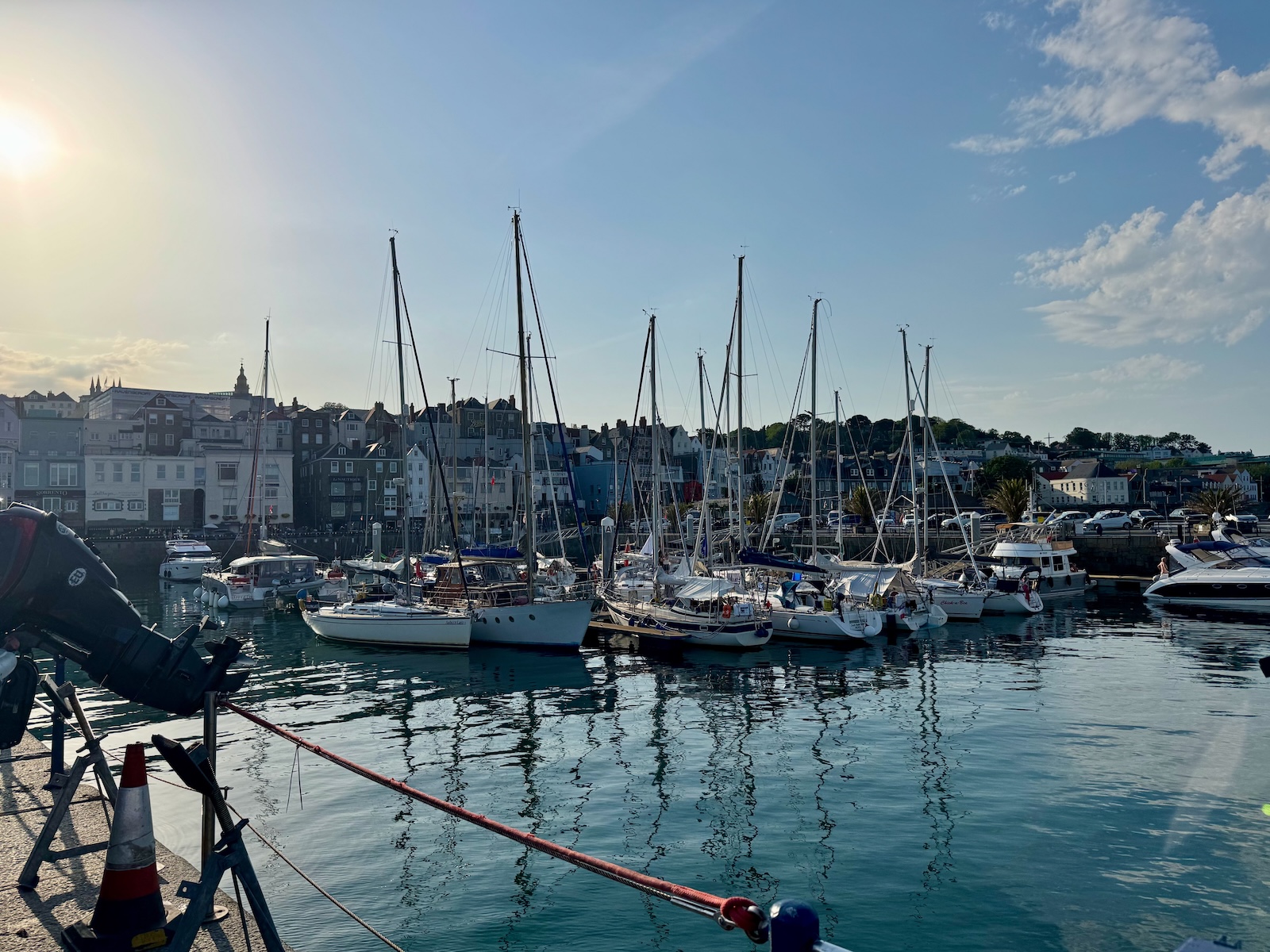 Marina Guernsey am Abend