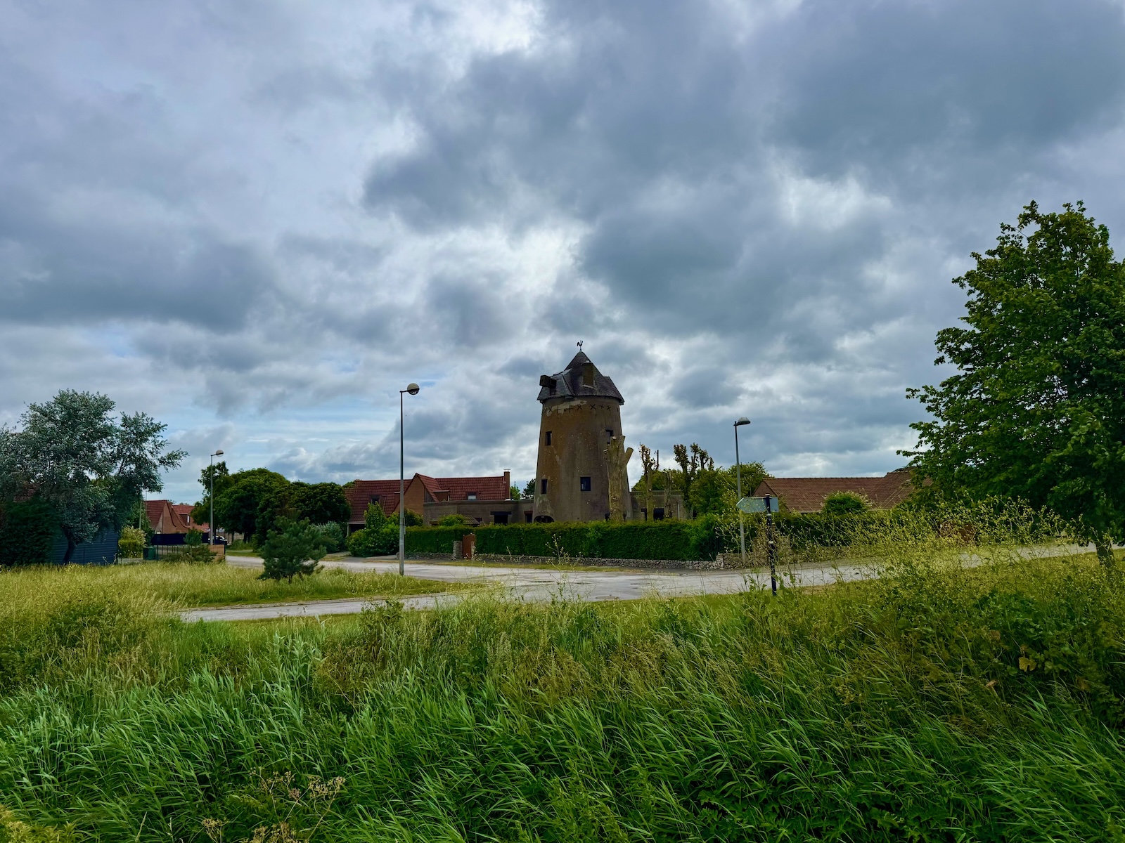Alte Windmühle am Fahrradweg