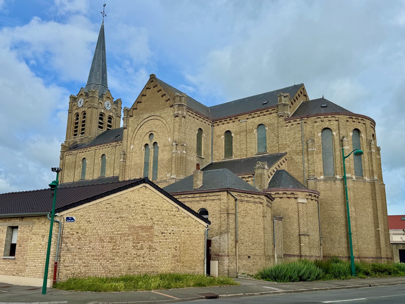 Kirche im Küstenvorort