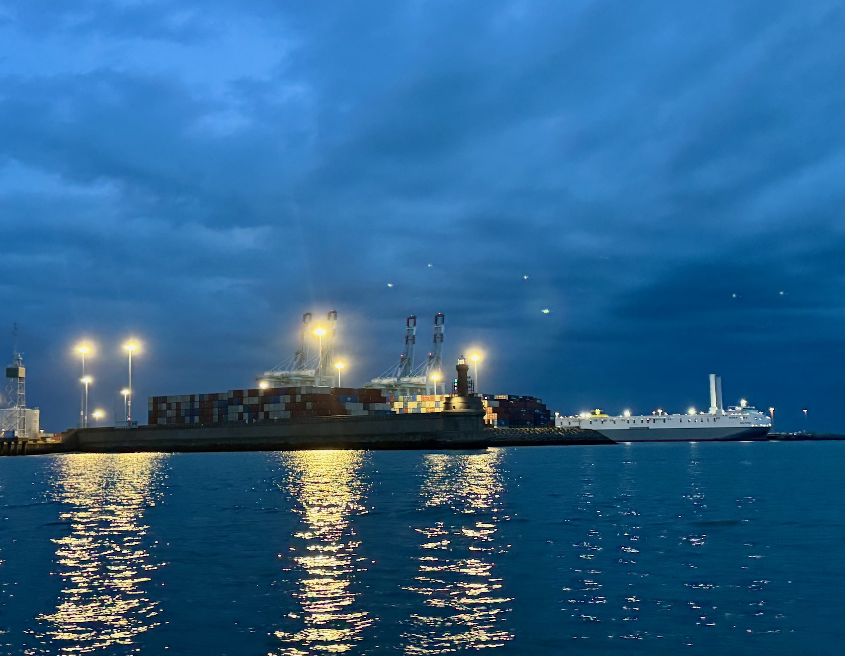 Aufbruch am frühen Morgen in Zeebrugge