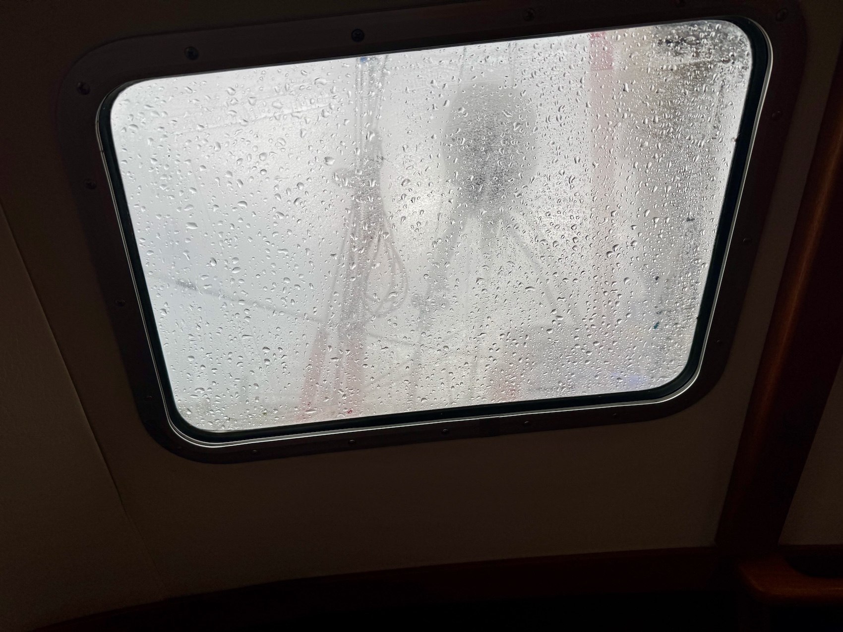 Heftigster Regen beim Festmachen in IJmuiden