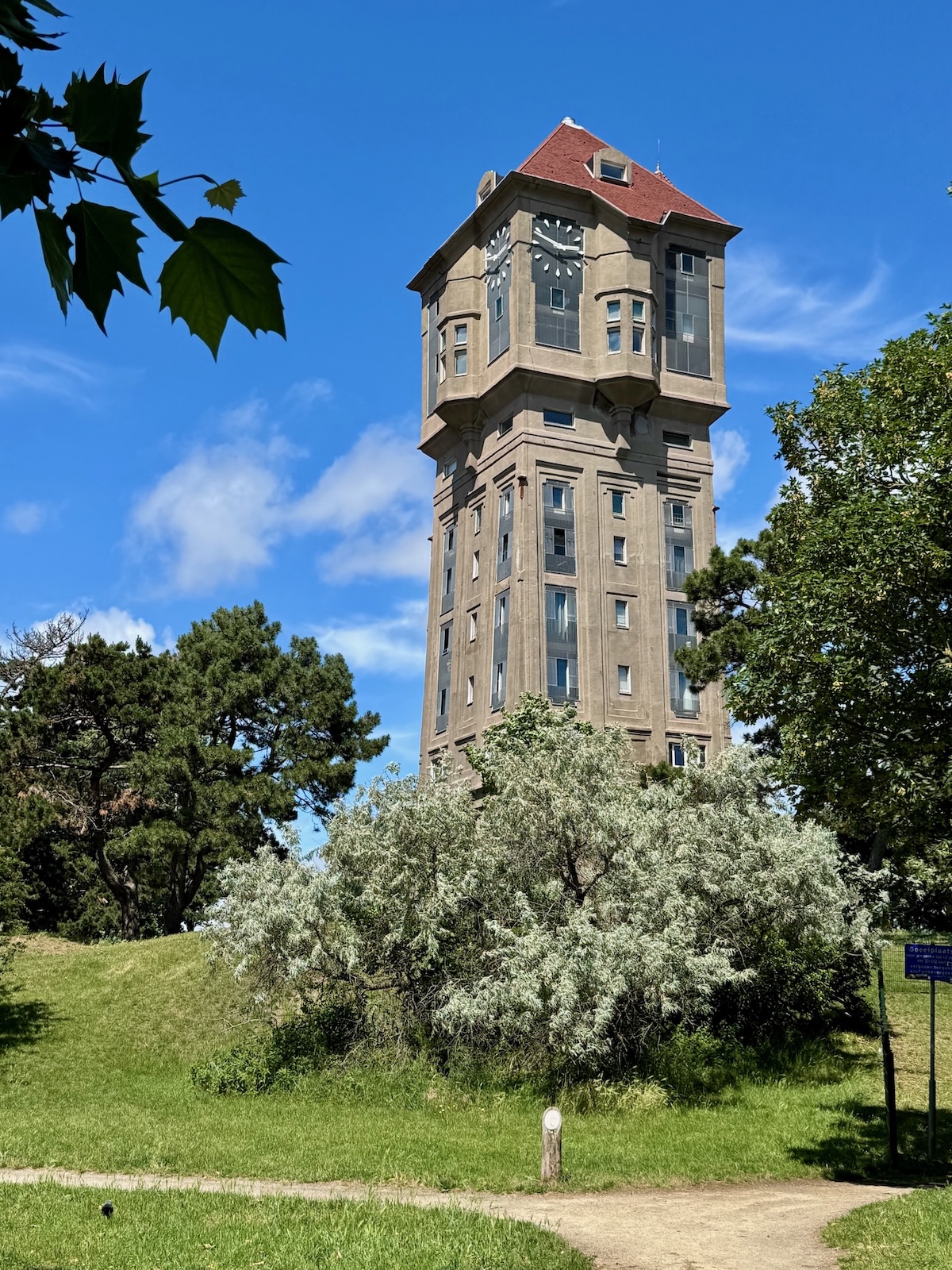 Interessanter Wohnturm in IJmuiden