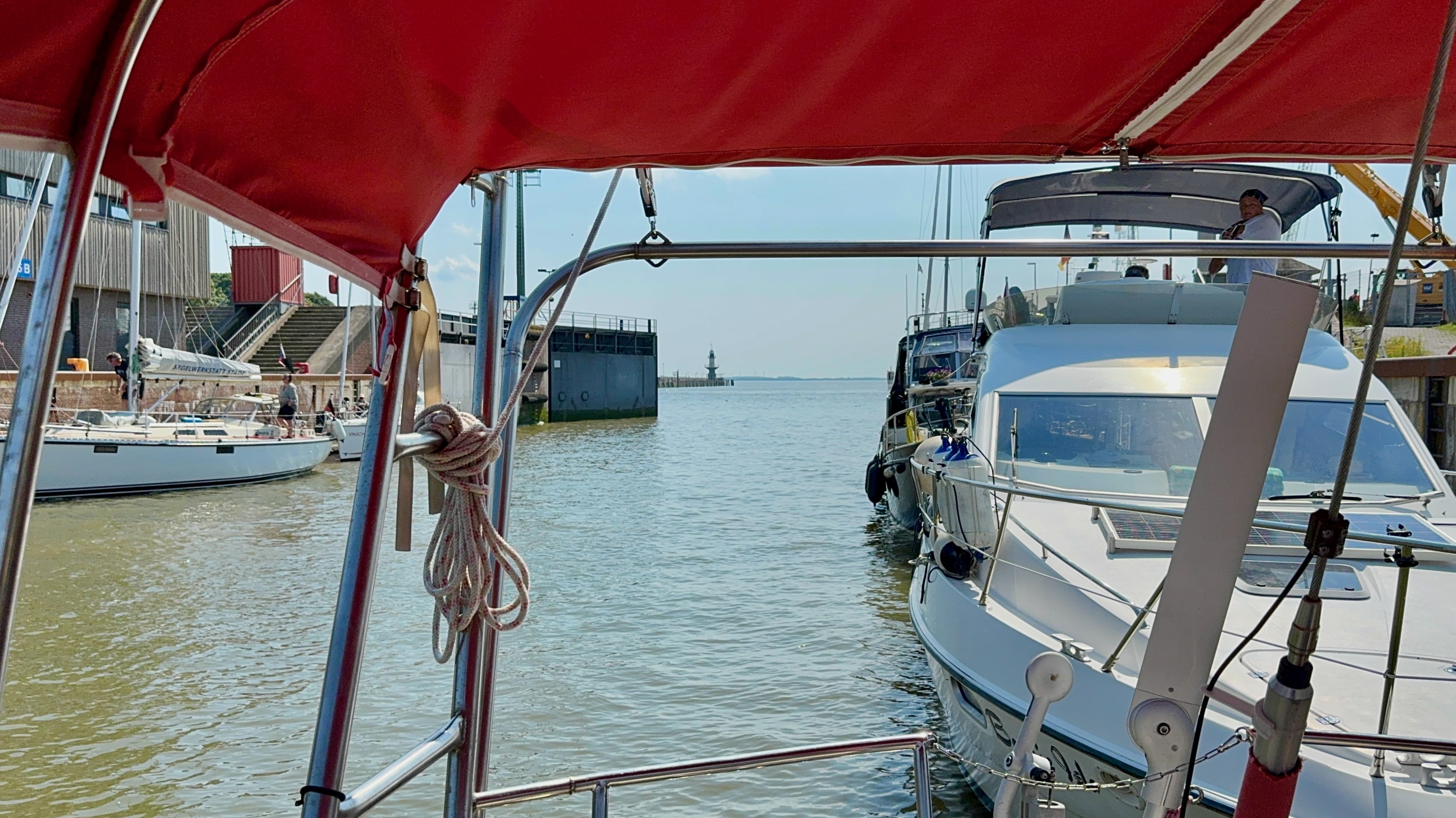 In der Schleuse Blick zurück